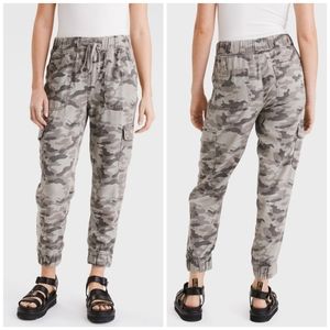 AE | Super High Waist Camo Cargo Joggers